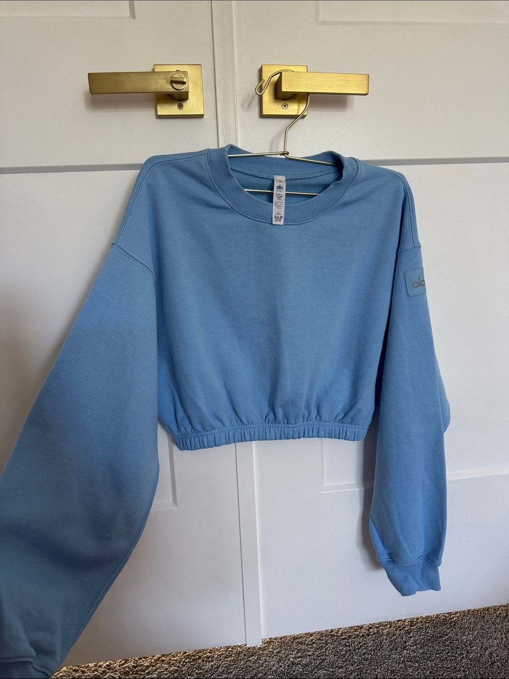 ALO Yoga Cropped Crewneck Sweatshirt in Sky Blue